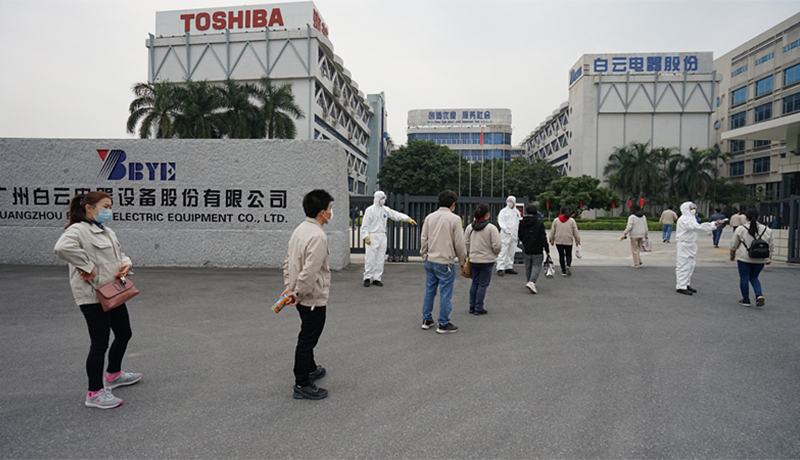 >體溫檢測(cè)，井然有序！